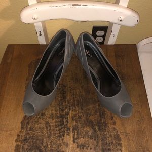 🔥FINAL PRICE REDUCTION🔥Gray PeepToe Heels